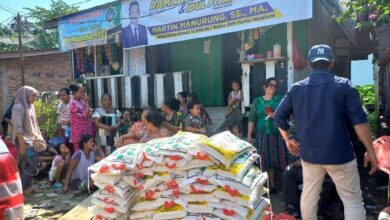 Photo of Bang Martin Bagikan 30 Ribu Paket Sembako di Sumut