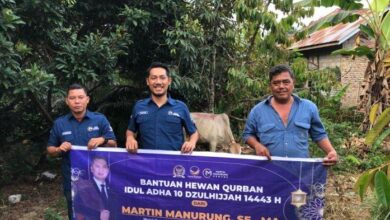 Photo of Martin Manurung Kembali Salurkan 15 Ekor Sapi Qurban di Dapil Sumatera Utara II Tahun Ini